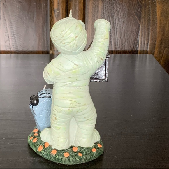 Vintage Mummy with Lantern in Graveyard Halloween Candle - Picture 11 of 14